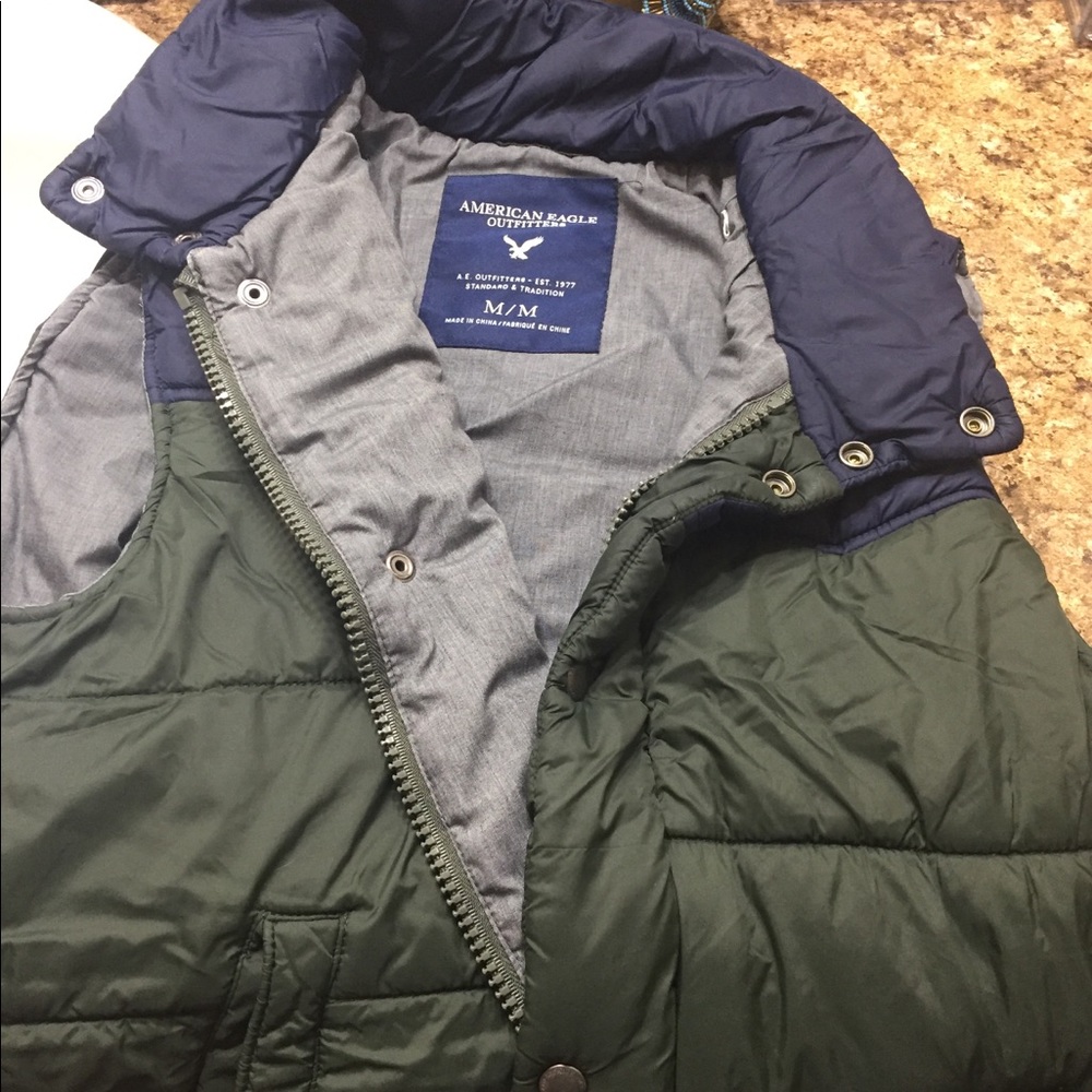 Men’s size M American eagle vest